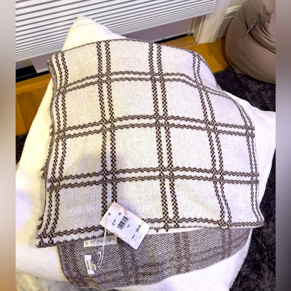 NWT Splendid Large beige and brown scarf